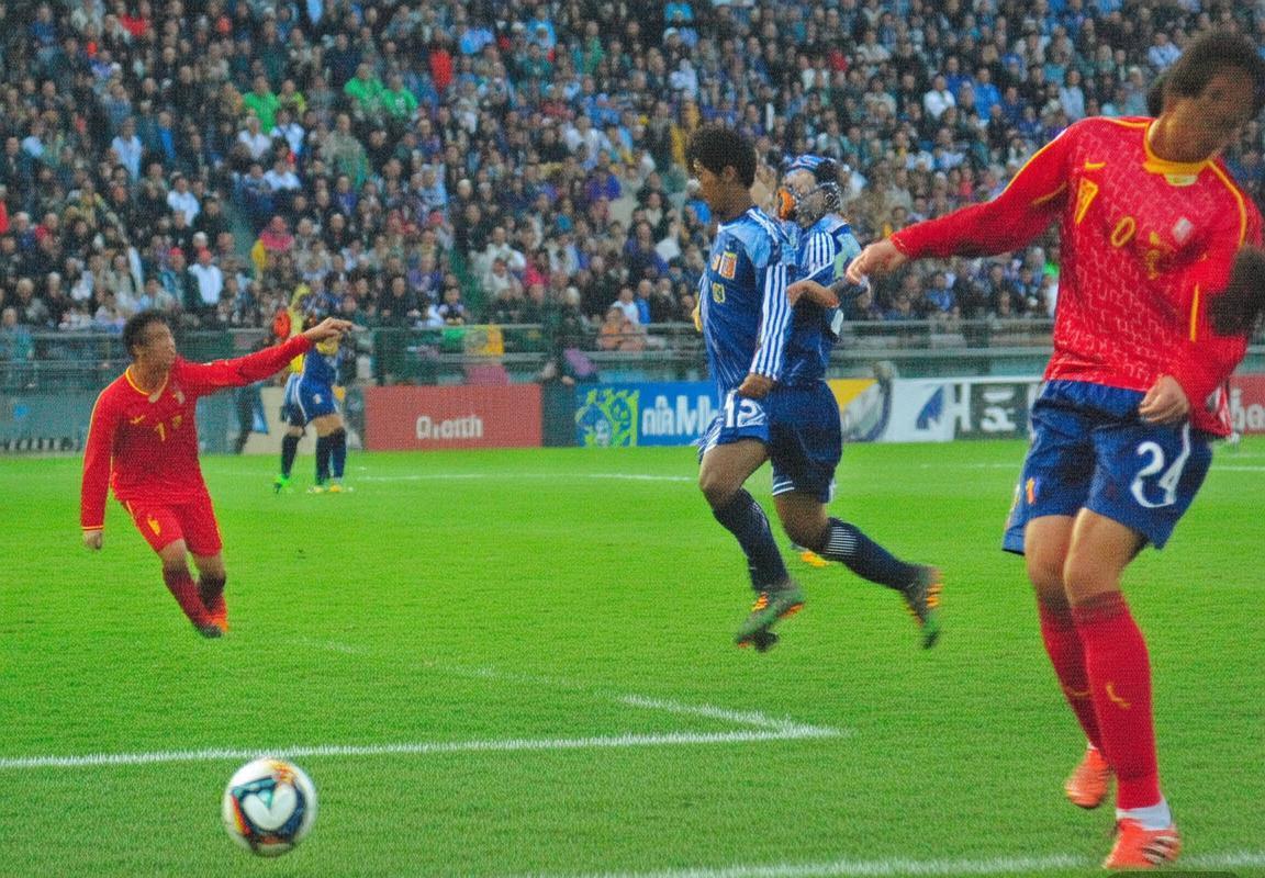 2010东亚杯：中日足球巅峰对决背后的故事与影响(图3)